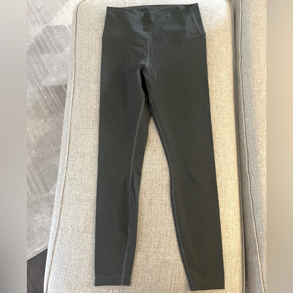 NOBULL women’s high rise charcoal leggings! GREAT condition!